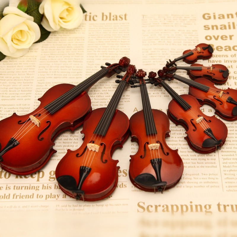 Musical Instrument Old - Piccola statuetta di violino fatta a